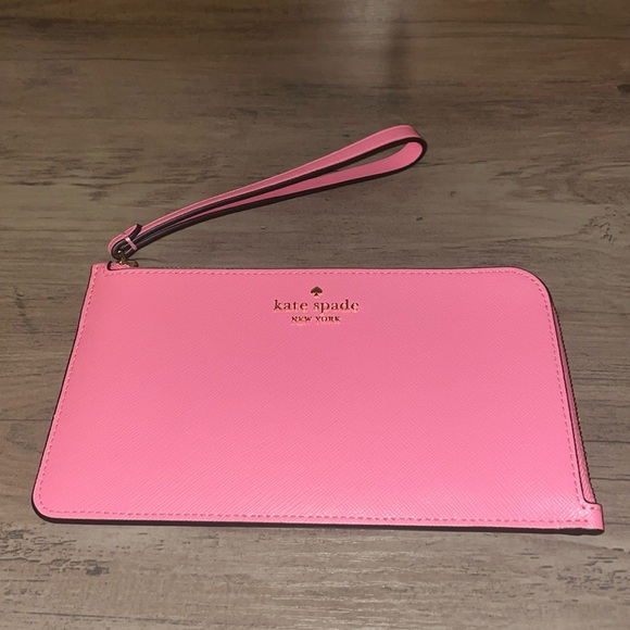 kate spade Handbags - 🆕💜NWT Kate Spade Wristlet